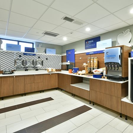 Holiday Inn Express Staten Island West New York Exterior foto