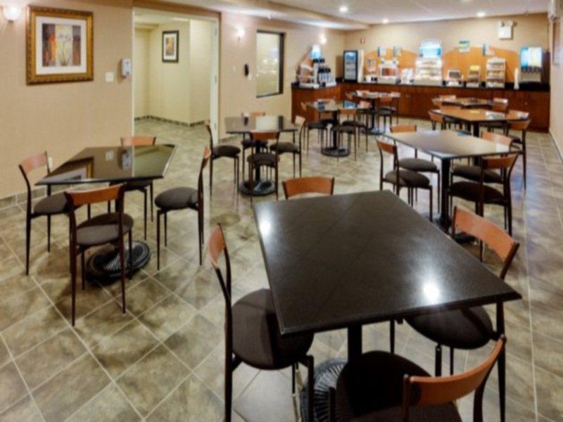 Holiday Inn Express Staten Island West New York Restaurant foto